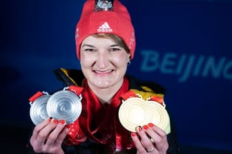 Anna-Lena Forster gewann Silber in der Abfahrt und Super-G, sowie Gold im Slalom und der Kombination in der sitzenden Klasse.