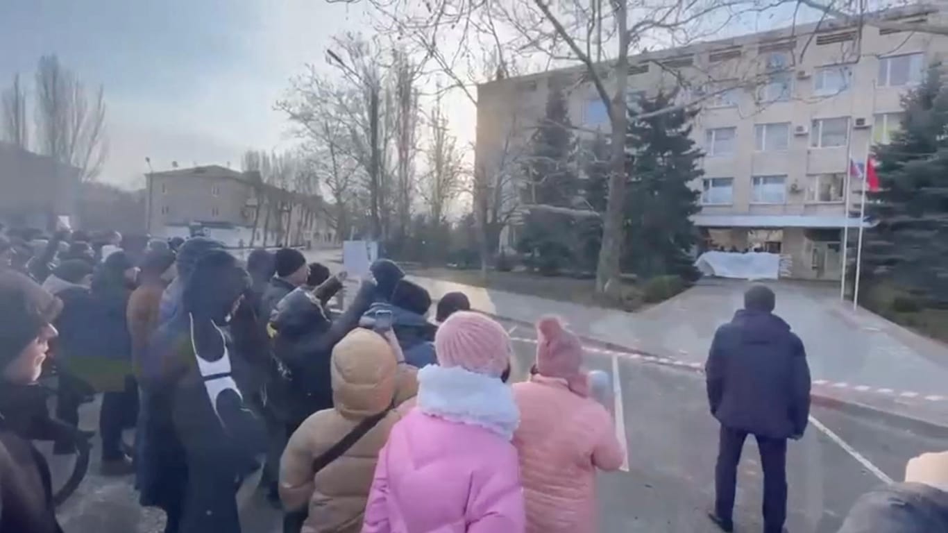 Demonstration in Melitopol: Die Statthalterin forderte die Bevölkerung dazu auf, ihren Widerstand aufzugeben.