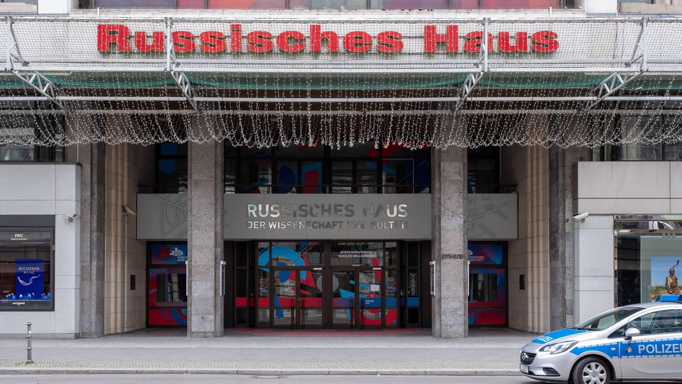 Das "Russische Haus" in Berlin (Archivbild): Hier weiß man nichts von "Heizpunkt"-Plänen.