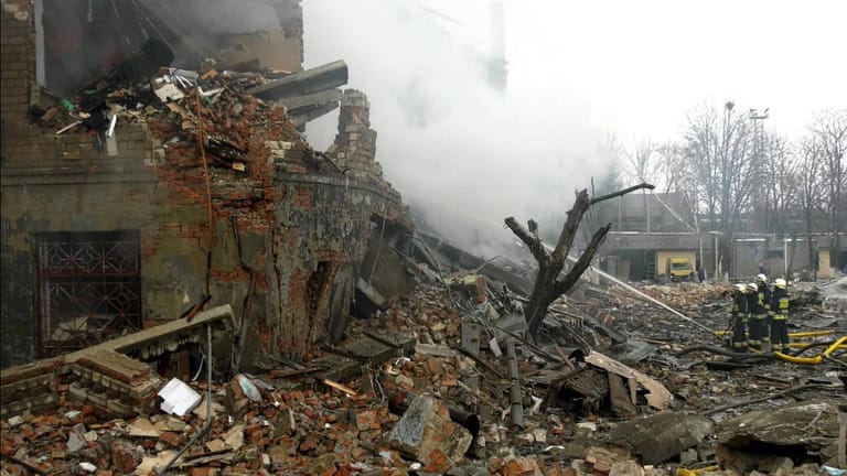 Zerstörung in Dnipro: Dort soll der Bürgermeister der Stadt Dniprorudne entführt worden sein.