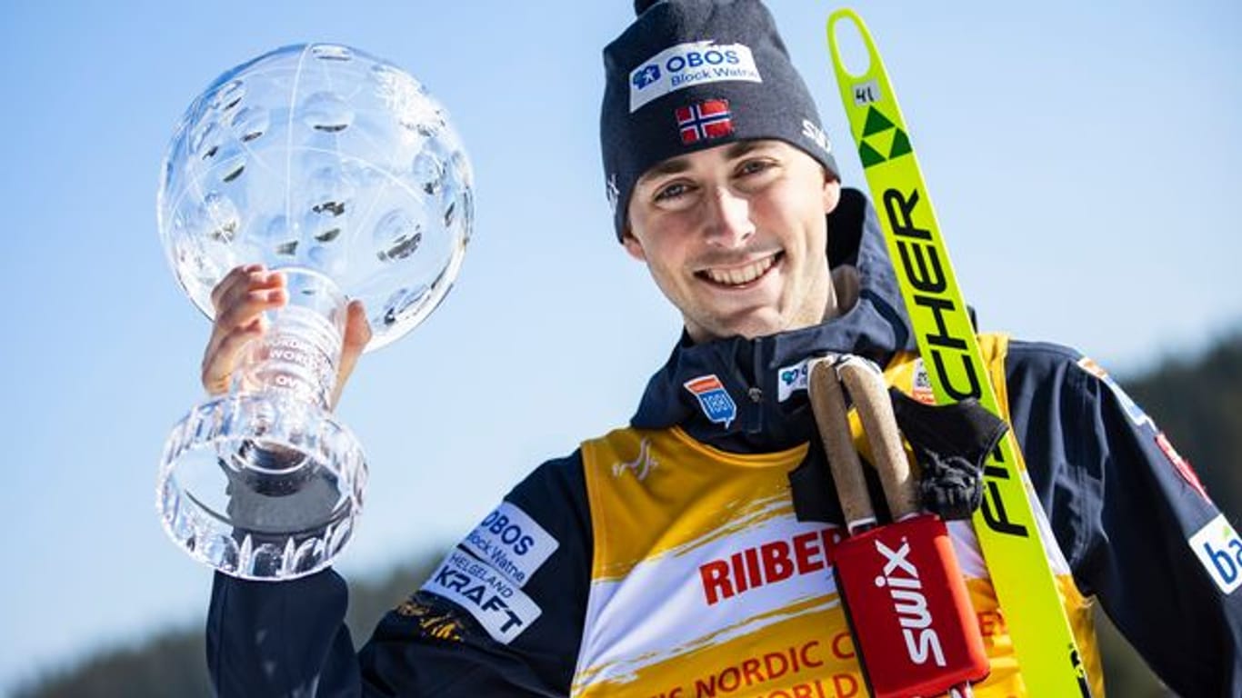 Der Kombinierer Jarl Magnus Riiber hat erneut den Gesamtweltcup gewonnen.