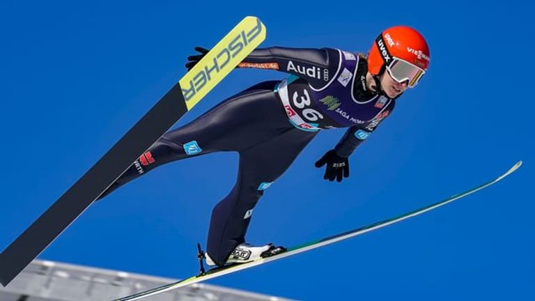 Katharina Althaus hat zum Saisonende beim Weltcup in Oberhof den fünften Platz erreicht.