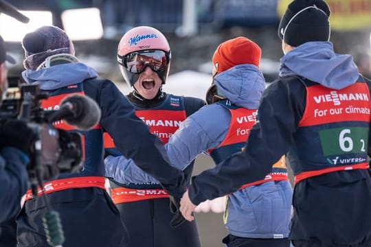 Das deutsche Team sicherte sich bei der Skiflug-WM Silber.