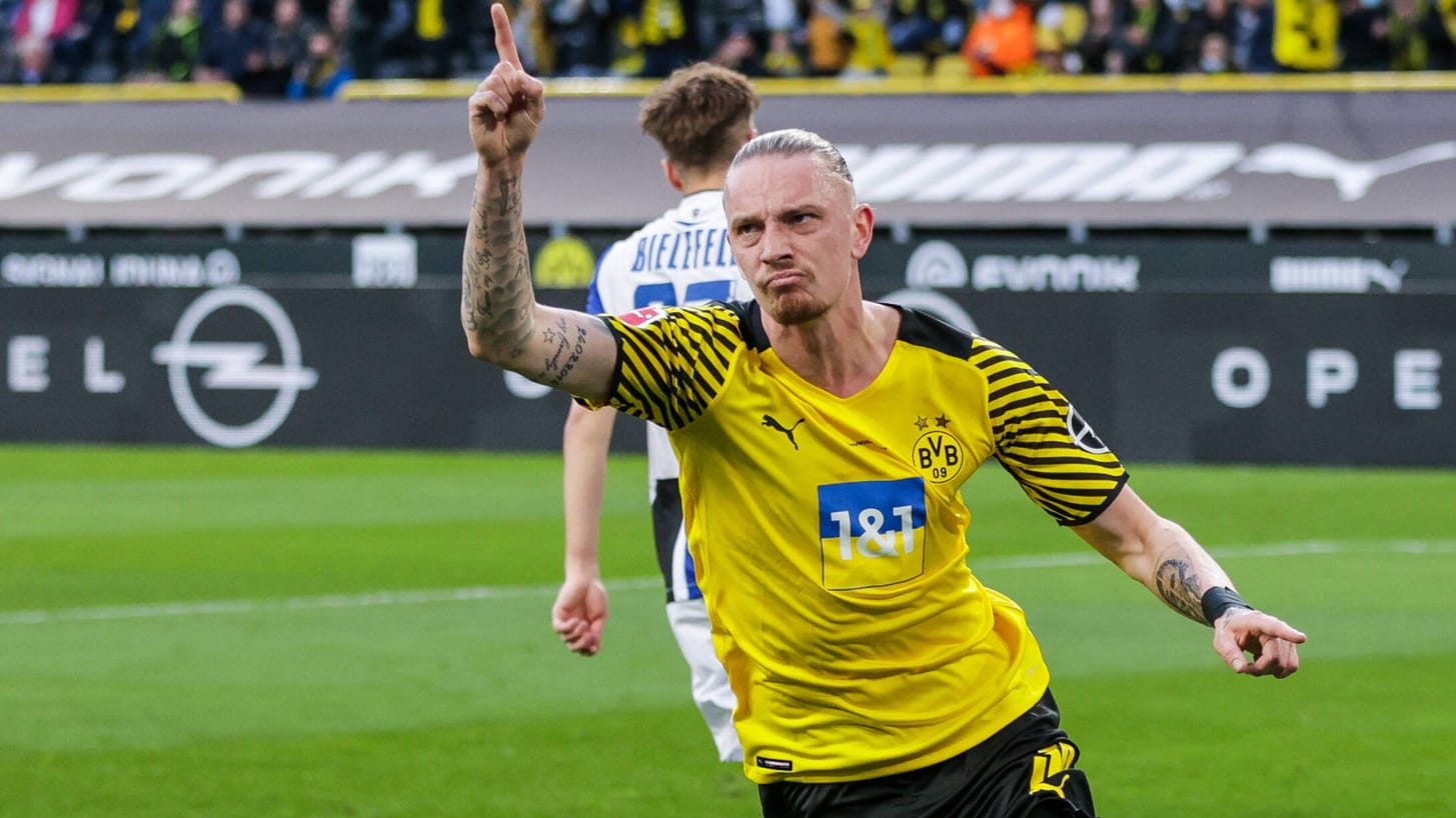 Matchwinner: Dortmunds Wolf feiert sein Tor gegen Arminia Bielefeld. Matchwinner: Dortmunds Wolf feiert sein Tor gegen Arminia Bielefeld.