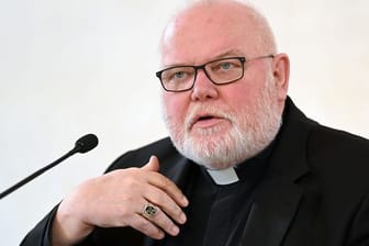 Kardinal Reinhard Marx, Erzbischof von München und Freising, hat einen Gottesdienst mit der Münchner Queer-Gemeinde gefeiert.