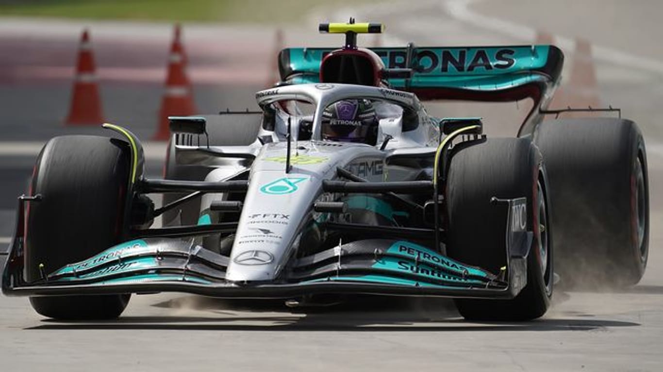 Lewis Hamilton geht in der ungewohnten Rolle des Herausforderers in die neue Saison.