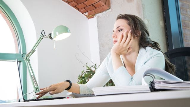 Monotone Routinen im Job führen zu Langeweile, Frust und im schlimmsten Fall zum Boreout.