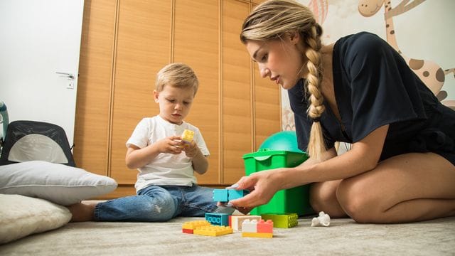 Bleibt die Kita wegen eines Streiks zu, müssen Eltern die Kinderbetreuung anderweitig organisieren.