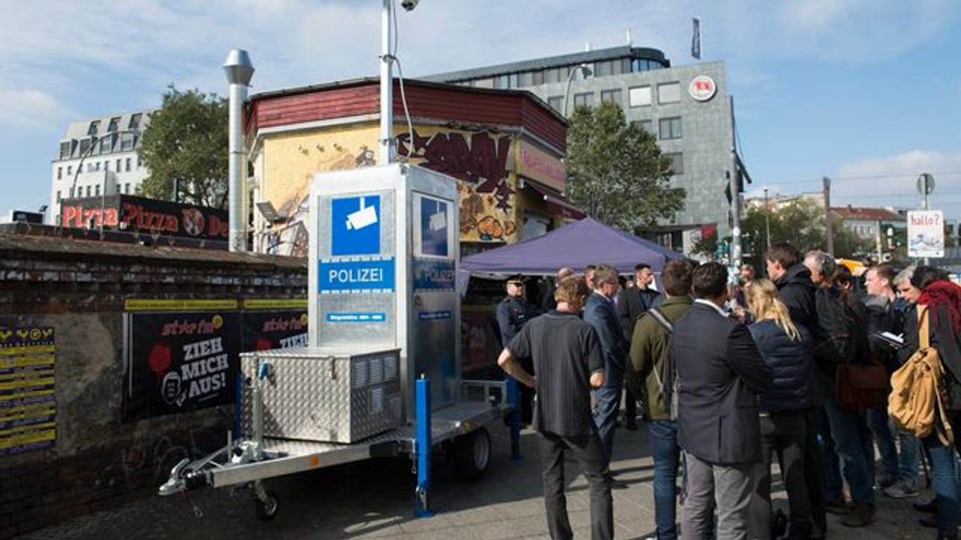 Die mobile Überwachungskamera der Polizei (Archivbild): Im vergangenen Jahr wurde diese Technik in Berlin nur 38 Mal eingesetzt.