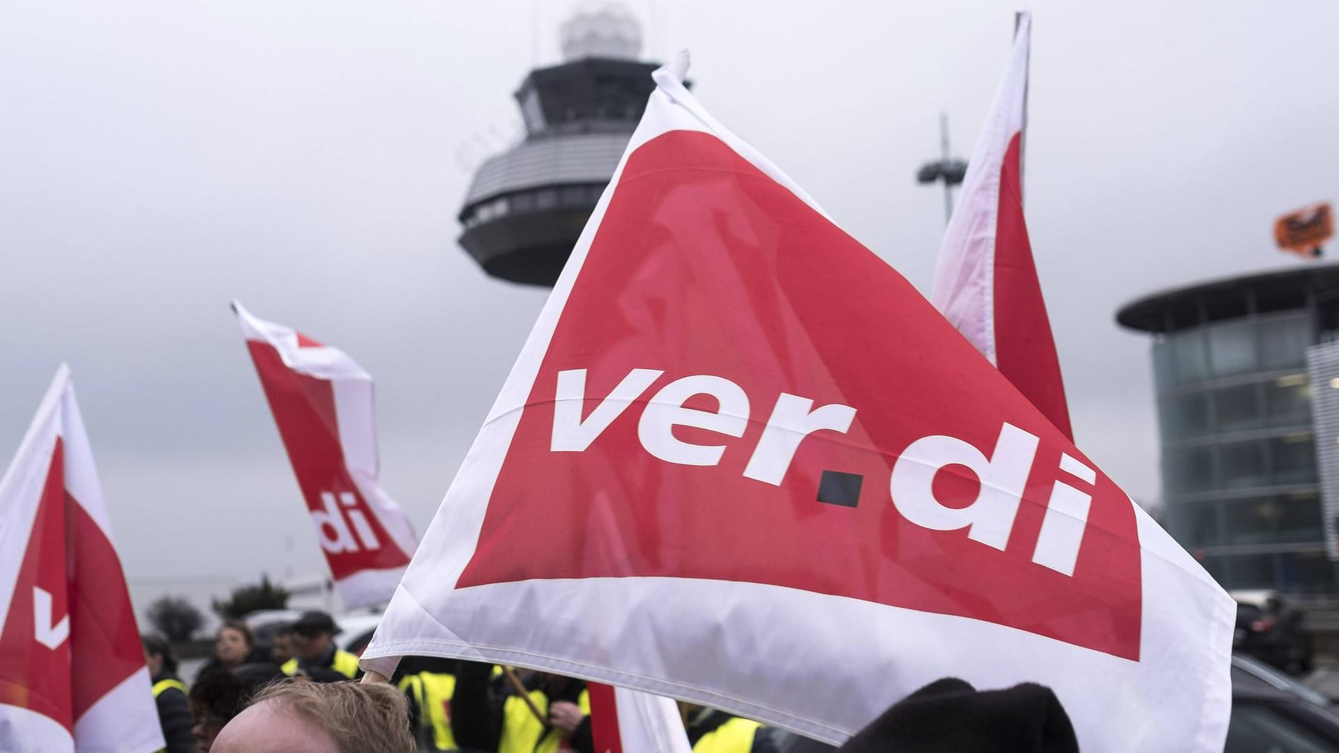 Warnstreik des Sicherheitspersonals am Flughafen Hannover (Archivbild): Erneute Streiks führen zu gestrichenen Flügen in Hannover und Bremen.