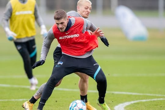 Marton Dardai (vorne) wechselte im Sommer 2012 in die Jugend von Hertha BSC und kommt seit 2020 für die Profis zum Einsatz.