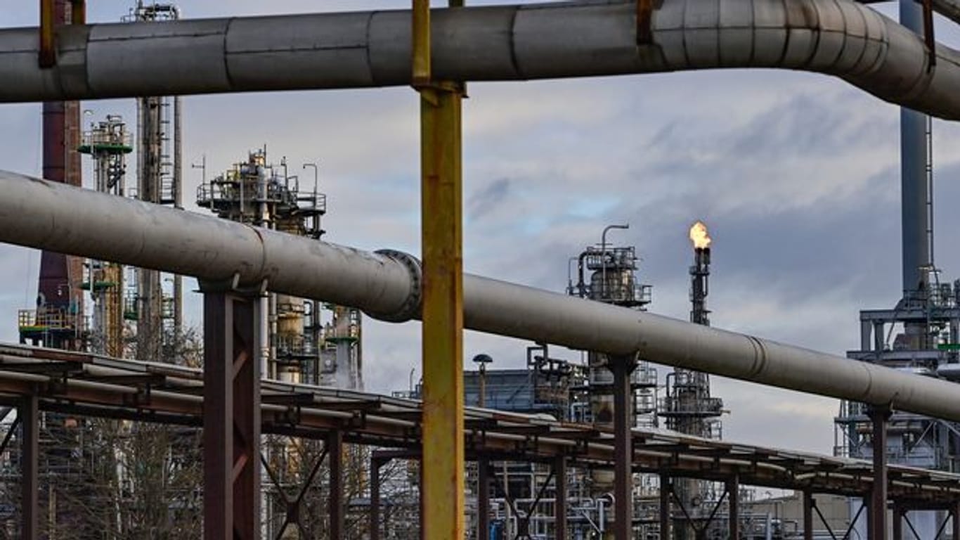Der russische Ölkonzern Rosneft ist an der PCK-Raffinerie beteiligt.