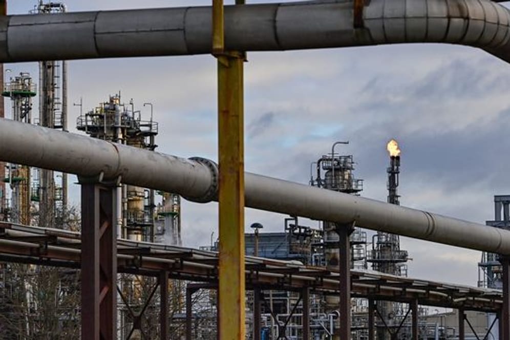 Der russische Ölkonzern Rosneft ist an der PCK-Raffinerie beteiligt.