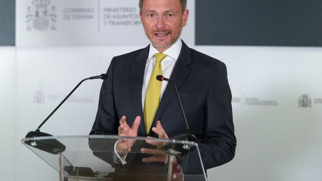 Bundesfinanzminister Christian Lindner will mit allen Mitteln 2023 wieder die Schuldenbremse einhalten. Bundesfinanzminister Christian Lindner will mit allen Mitteln 2023 wieder die Schuldenbremse einhalten.