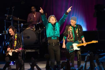 Ronnie Wood (l-r) , Steve Jordan, Mick Jagger und Keith Richards von den Rolling Stones treten auf (Archivbild): Die Rockband kommt nach Deutschland.
