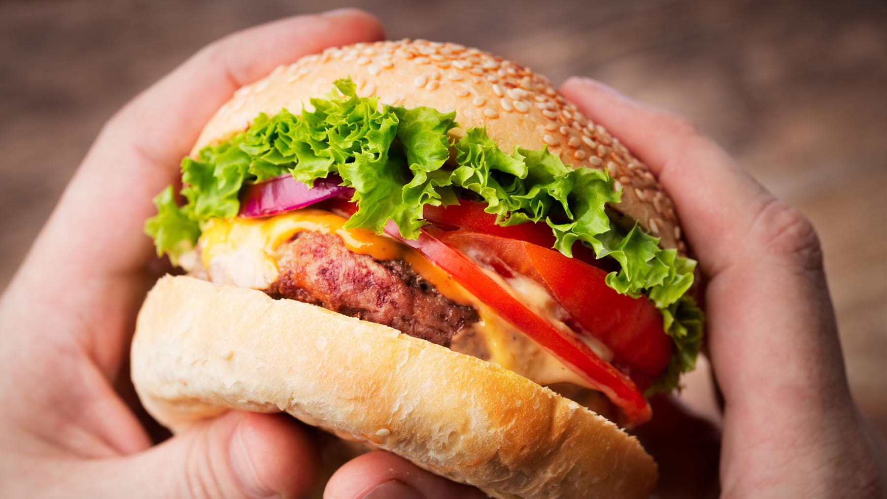 Japan-Griff: So isst man Burger richtig – ohne Kleckern & mehr Geschmack