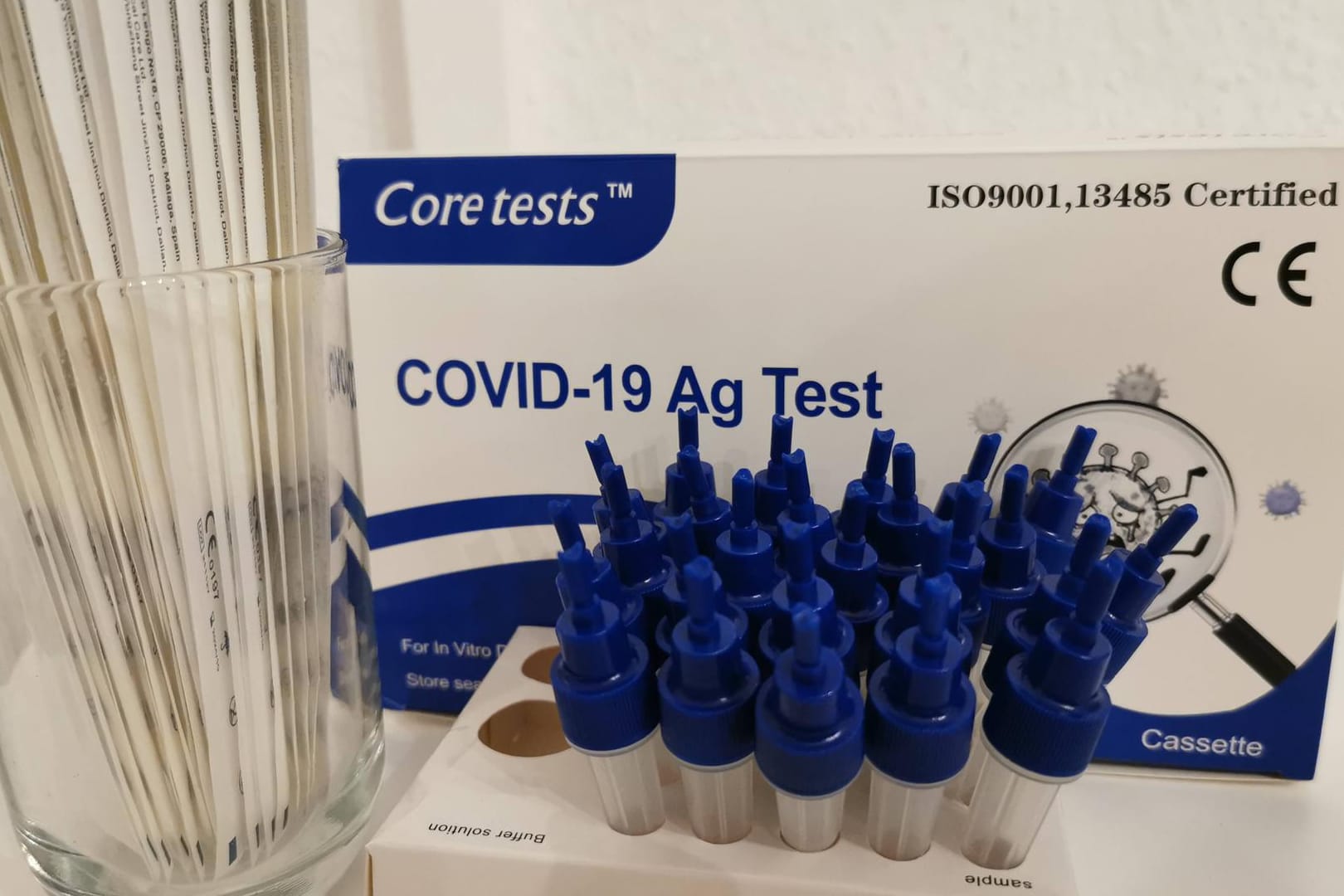 COVID-19 Antigen-Tests (Symbolbild): Die Inzidenz in Sachsen und Leipzig ist erneut angestiegen.