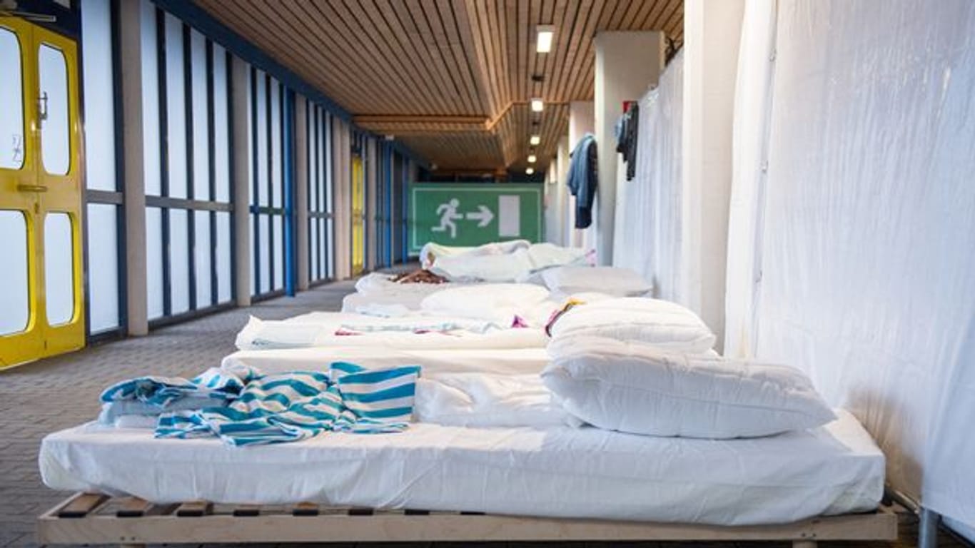 Erstaufnahmestelle in der Emscher-Lippe-Halle in Gelsenkirchen im September 2015: Das Impfzentrum in Gelsenkirchen wird nun zur Flüchtlingsunterkunft.