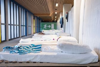 Erstaufnahmestelle in der Emscher-Lippe-Halle in Gelsenkirchen im September 2015: Das Impfzentrum in Gelsenkirchen wird nun zur Flüchtlingsunterkunft.