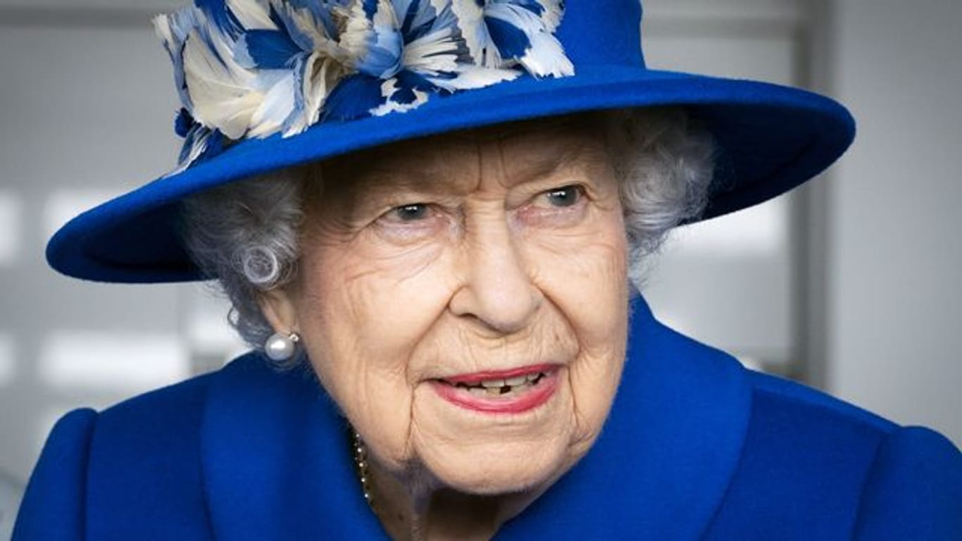 Die britische Königin Elizabeth muss immer öfter Termine absagen.