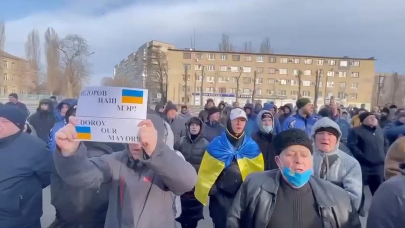 Bürger von Melitopol demonstrierten am Samstag für ihren Bürgermeister Iwan Fedorow.