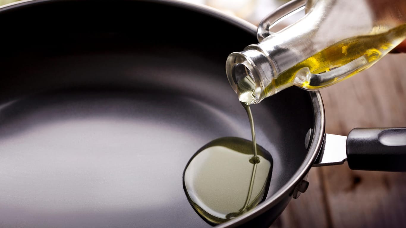 Speiseöl: Zum Braten eignet sich raffiniertes Öl.