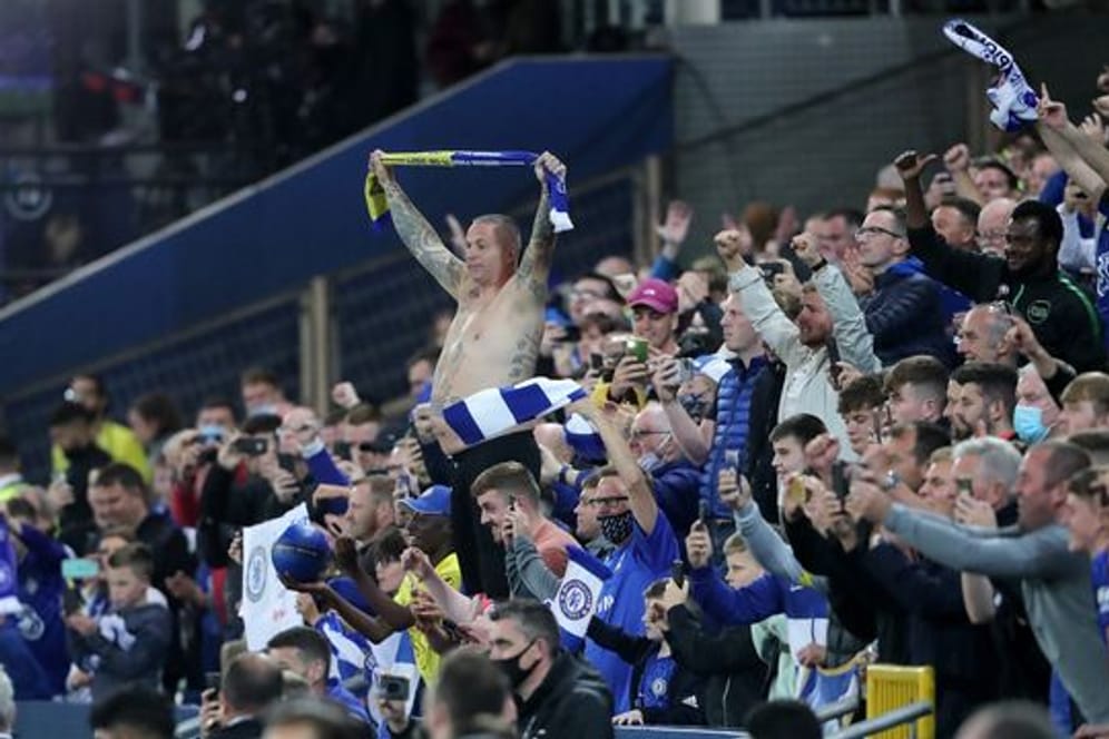Fans des FC Chelsea hatten ihre Unterstützung für Club-Besitzer Roman Abramowitsch bekundet.