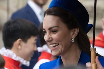 Herzogin Kate: Sie zeigte sich strahlend vor der Westminster Abbey in London.