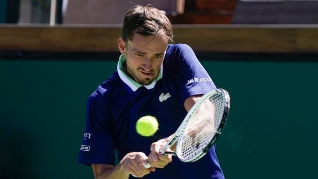 Aus in der dritten Runde in Indian Wells: Der Russe Daniil Medwedew in Aktion. Aus in der dritten Runde in Indian Wells: Der Russe Daniil Medwedew in Aktion.