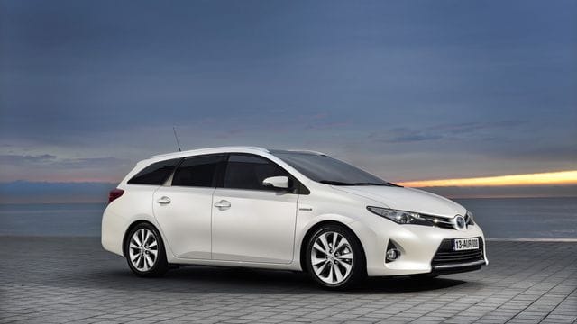 Nachfolger und Vorgänger: Als Auris vermarktete Toyota in Europa seine Kompaktklasse von 2007 bis 2019, seitdem läuft sie wieder unter Corolla.