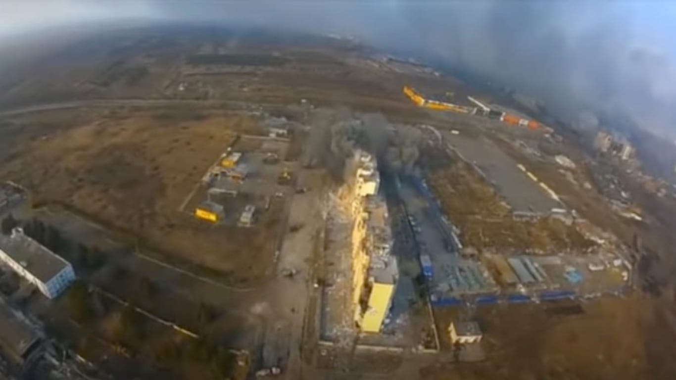 Das Video einer ukrainischen Drohne zeigt das Ausmaß der Zerstörung in Mariupol.