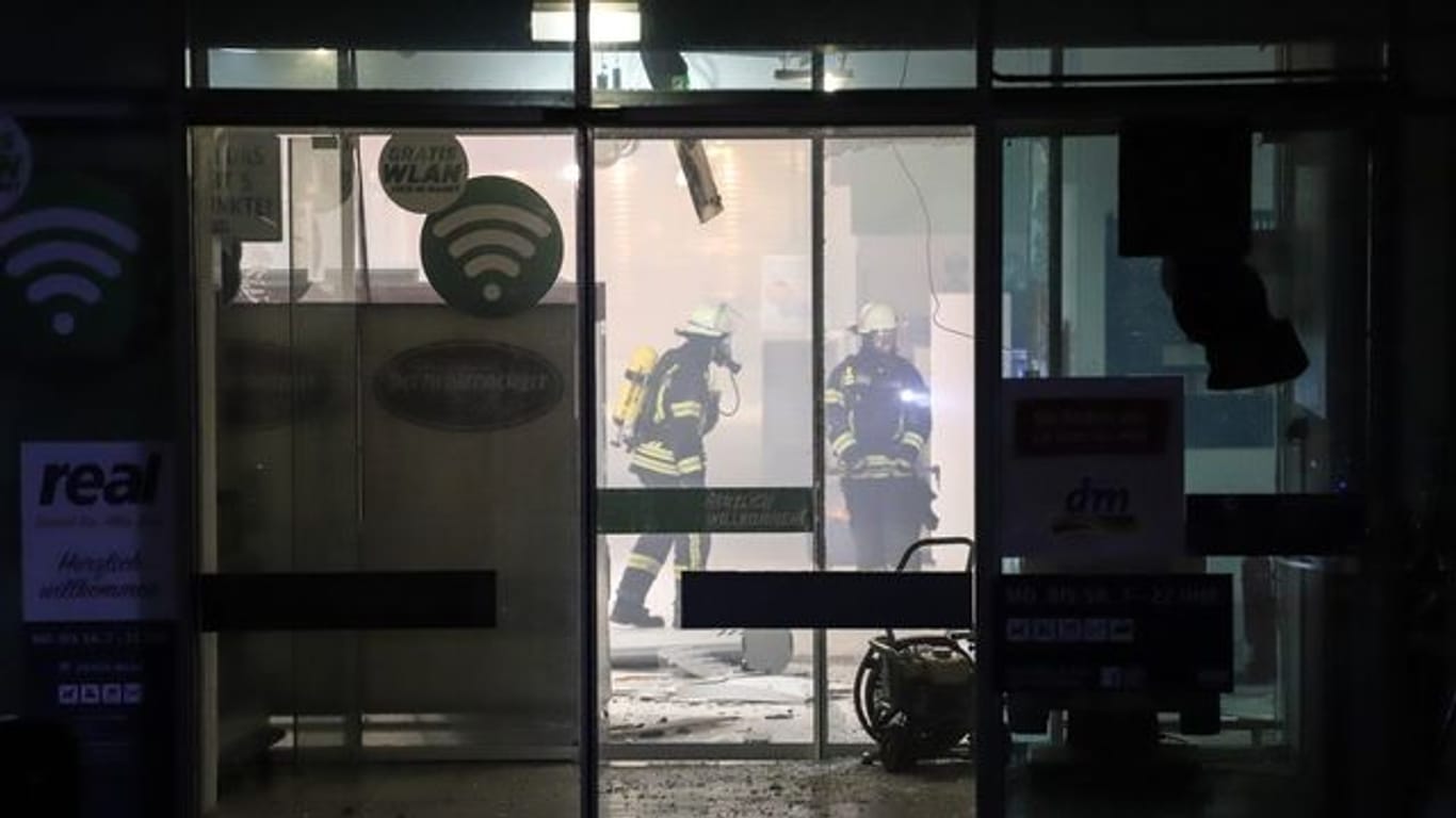 Geldautomat in einem Supermark gesprengt
