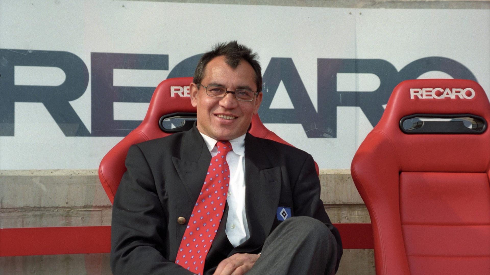 Oktober 1995 bis Mai 1997: Bei seinem Herzensklub HSV, bei dem er zuvor schon zehn Jahre als Spieler und zwei als Manager tätig war, startete Magath seine Karriere als Cheftrainer in der Bundesliga. In seiner ersten Saison übernahm er den Bundesliga-Dino nach acht Spieltagen auf Rang 17 und führte ihn auf Platz fünf. Zwei Spieltage vor dem Ende seiner zweiten Spielzeit musste er aber wegen Erfolgslosigkeit auf Platz 15 stehend gehen.