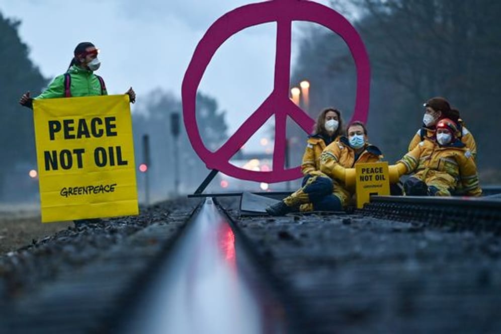 Greenpeace protestiert bei der Rosneft-Tochter PCK