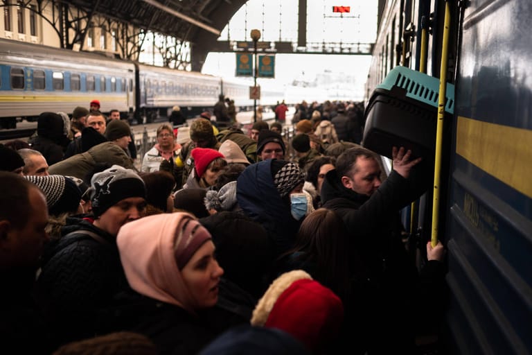 9. März: Über zwei Millionen Ukrainer haben ihre Heimat verlassen. Die Bundesregierung sieht weiterhin keine Möglichkeit, Energieimporte aus Russland zu boykottieren. Im