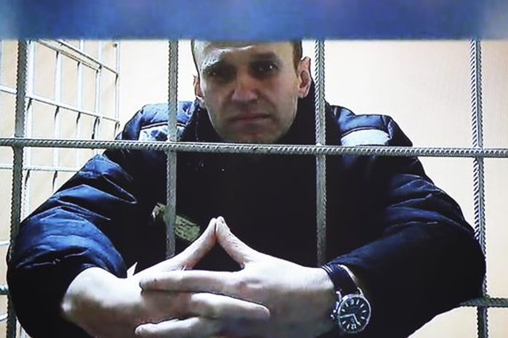 Alexej Nawalny wird während einer Gerichtsverhandlung im vergangenen Dezember per Video aus dem Gefängnis zugeschaltet.