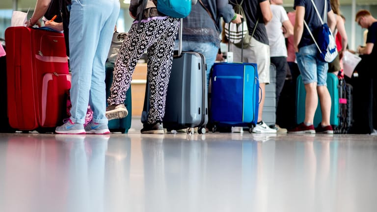 Zahlen aus der Reisewirtschaft zeigen: Die Menschen buchen wieder vermehrt Flugreisen.