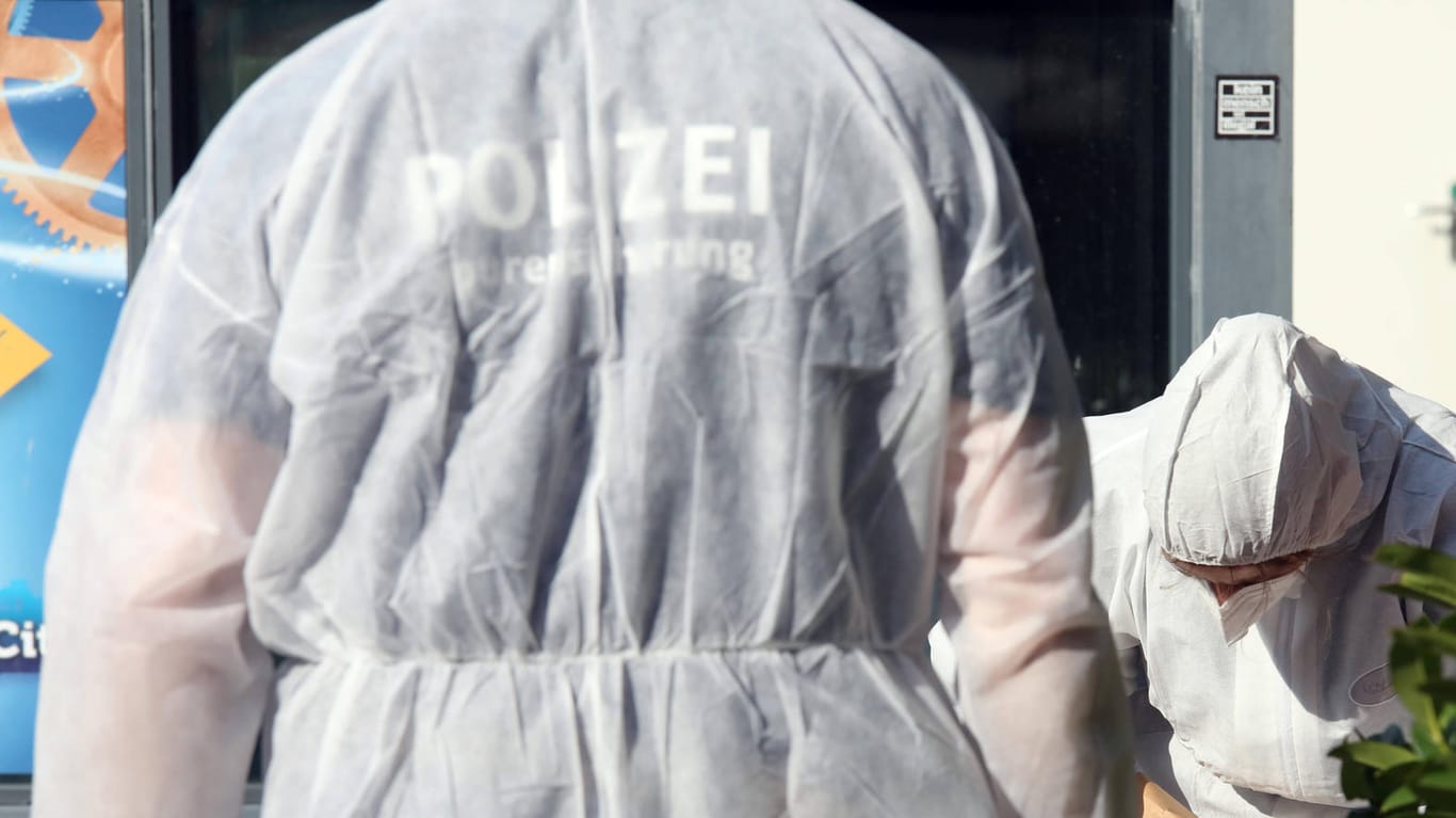 Die Spurensicherung bei der Arbeit (Symbolbild): In München-Milbertshofen ist am Montag ein junger Mann ums Leben gekommen.
