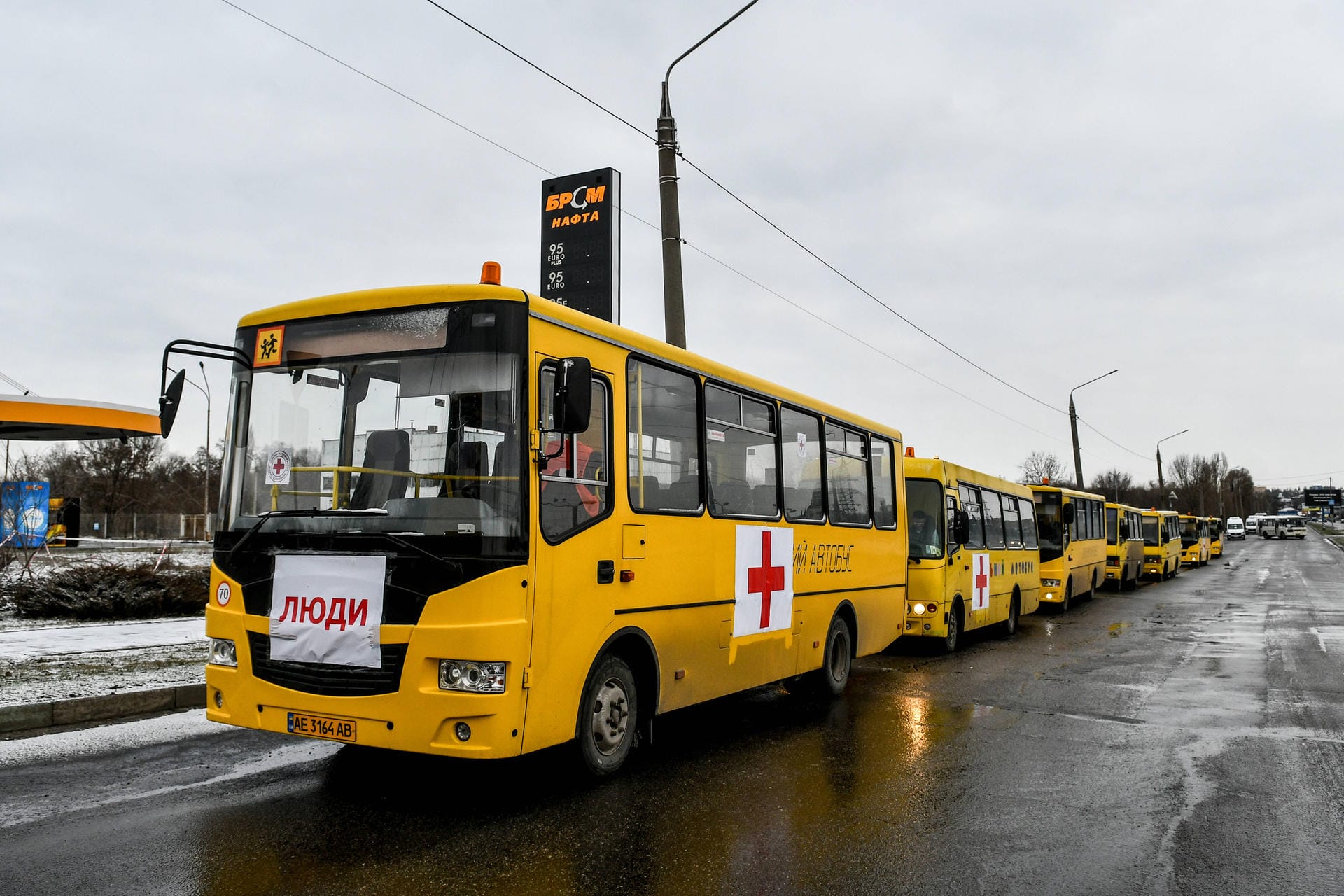 6. März: Die Evakuierung der von Russland belagerten Hafenstadt Mariupol scheitert nach Angaben des Kreml und des Roten Kreuzes zum zweiten Mal. Im