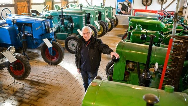 40 historische Trecker glänzen in der Treckersammlung von Jürgen Scharnhop.