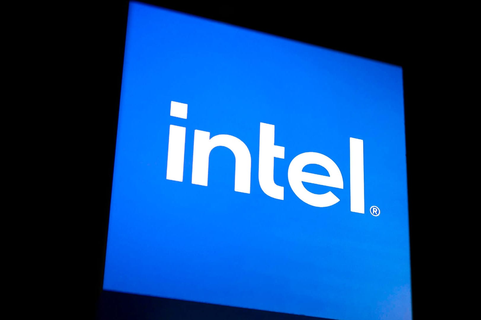 Intel-Logo (Symbolbild): Der US-amerikanische Konzern will mehrere Milliarden in Deutschland investieren. Intel-Logo (Symbolbild): Der US-amerikanische Konzern will mehrere Milliarden in Deutschland investieren.