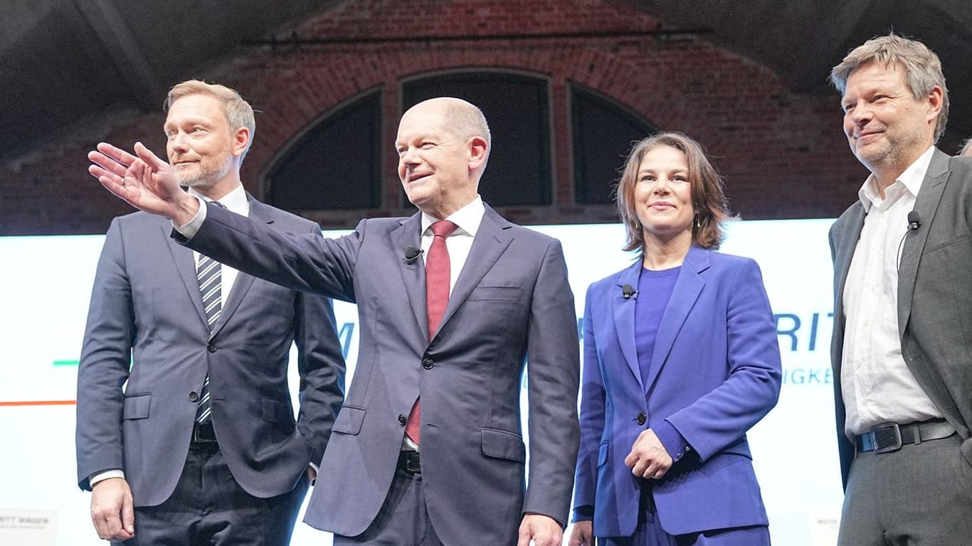 Strahlende Gesichter: Christian Lindner, Olaf Scholz, Annalena Baerbock und Robert Habeck am Ende der Koalitionsverhandlungen im Dezember.