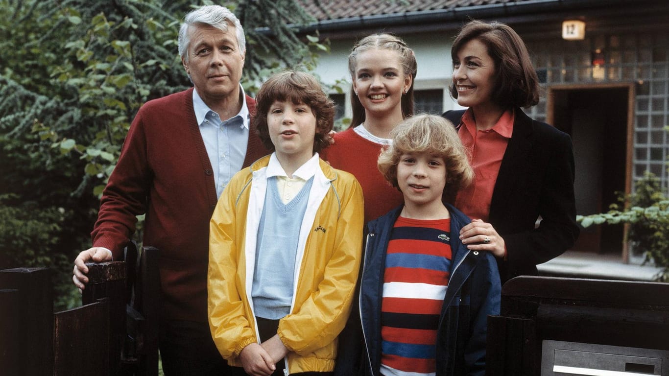 "Ich heirate eine Familie", 1984: Die Serienstars Peter Weck, Timmo Niesner, Julia Biedermann, Tarek Helmy und Thekla Carola Wied