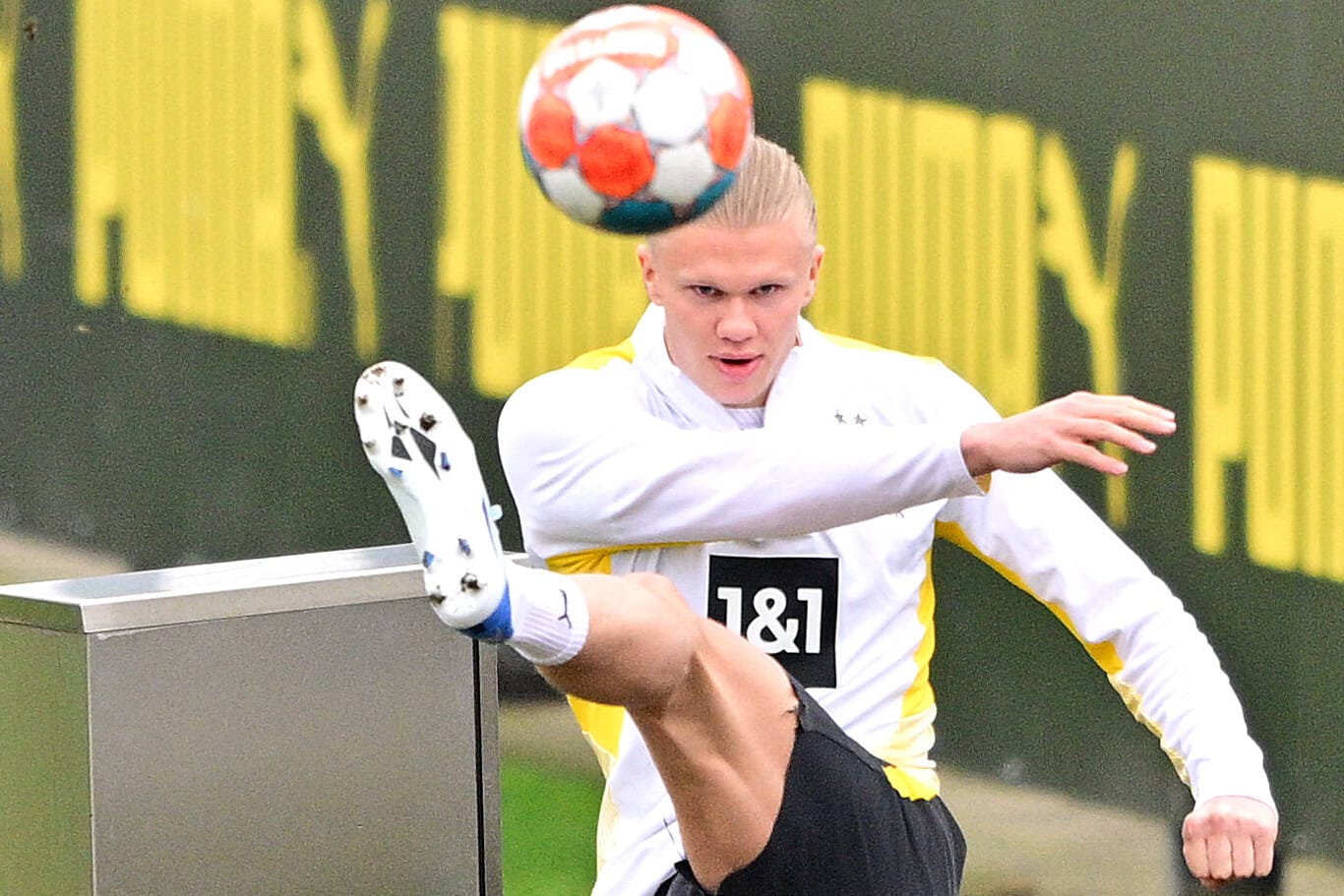 Erling Haaland steht wieder im Saft: Ob der BVB-Torjäger gegen Mainz in der Startelf stehen wird, ist noch ungewiss.