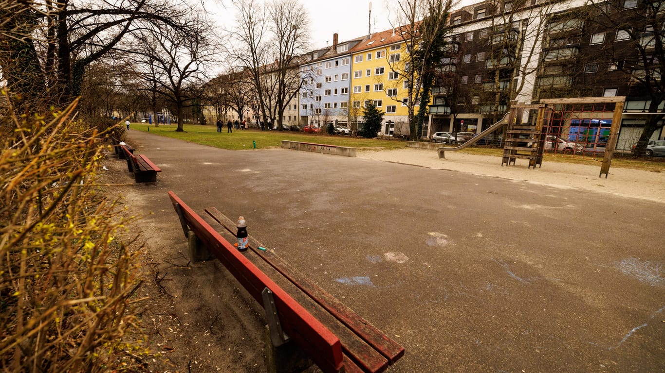 Der Korbinianplatz in München (Symbolbild): In dem Park am Korbinianplatz ist bei einem gewalttätigen Streit zweier Gruppen von Jugendlichen ein 18-Jähriger getötet und ein 15-Jähriger schwer verletzt worden.