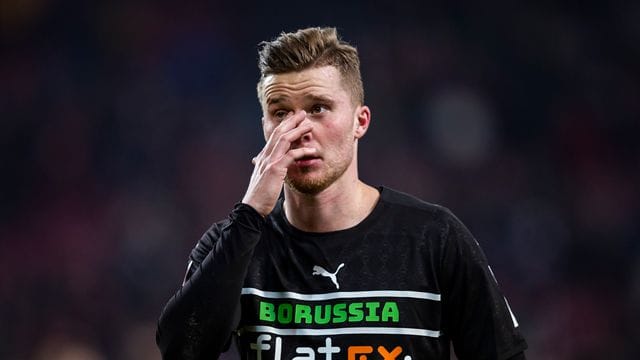 Fehlte nach einem positiven Corona-Schnelltest beim Training von Borussia Mönchengladbach: Nico Elvedi. Fehlte nach einem positiven Corona-Schnelltest beim Training von Borussia Mönchengladbach: Nico Elvedi.
