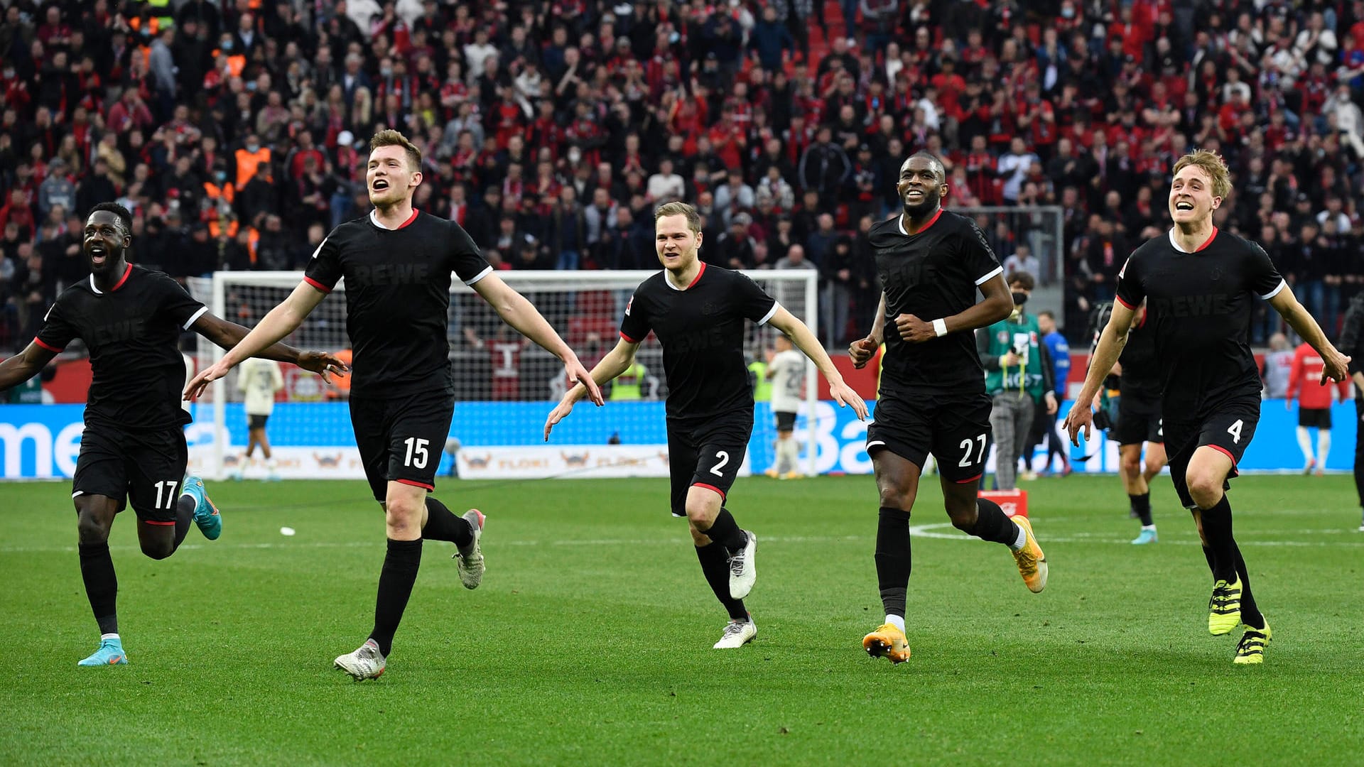 Spieler des 1. FC Köln feiern nach dem Siegtor (Archivbild): Der Klassenerhalt ist gesichert.