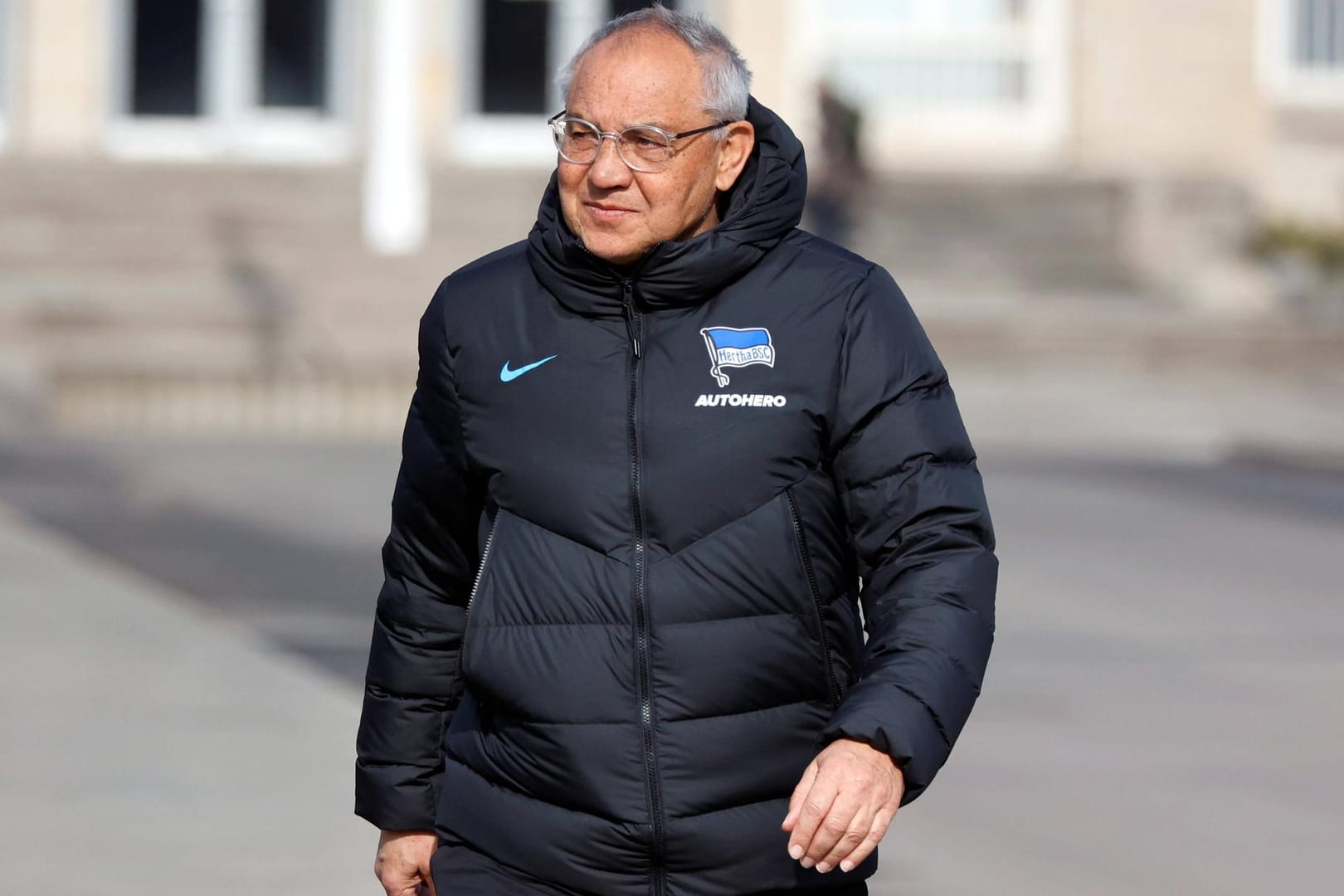 Sein erster Tag: Felix Magath auf dem Weg zum Hertha-Training.