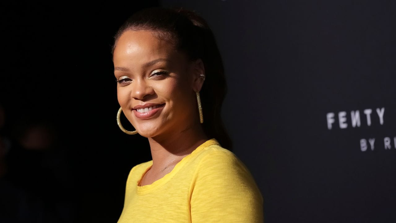 Das Mac and Cheese-Rezept von Popstar Rihanna fällt etwas extravaganter aus - sie greift für ihre Pasta zusätzlich zu Ketchup, Sweet-Chili-Soße und Senf. Das Mac and Cheese-Rezept von Popstar Rihanna fällt etwas extravaganter aus - sie greift für ihre Pasta zusätzlich zu Ketchup, Sweet-Chili-Soße und Senf.
