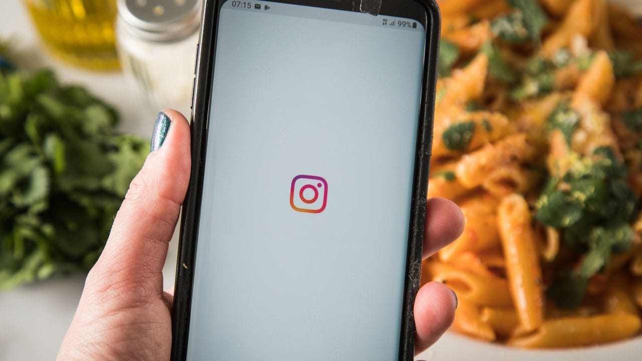 Kurios oder auch lecker? Regelmäßig wandern virale Pasta-Rezepte von Promis durch soziale Netzwerke wie Instagram und TikTok. Kurios oder auch lecker? Regelmäßig wandern virale Pasta-Rezepte von Promis durch soziale Netzwerke wie Instagram und TikTok.